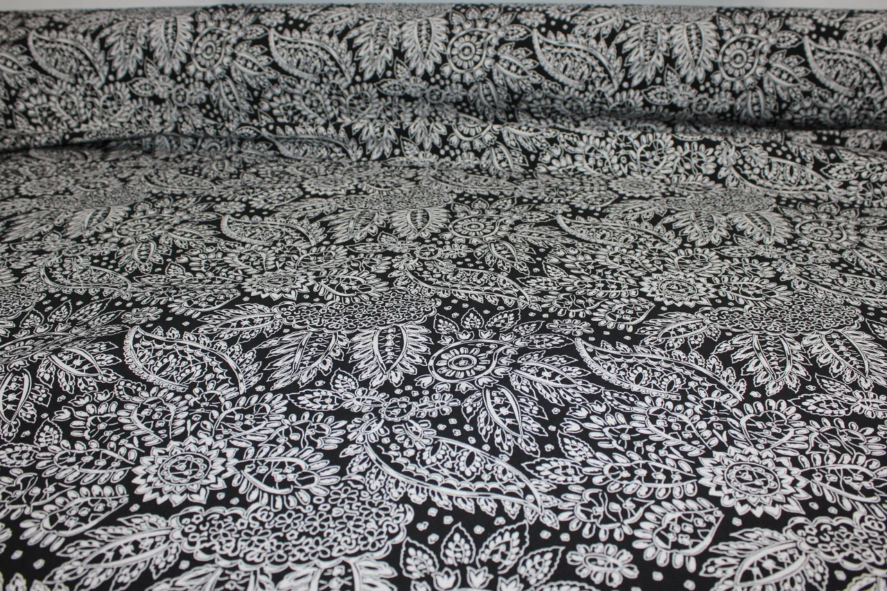 Avenue M0ntaigne Stylized Floral Stretch - Black/White