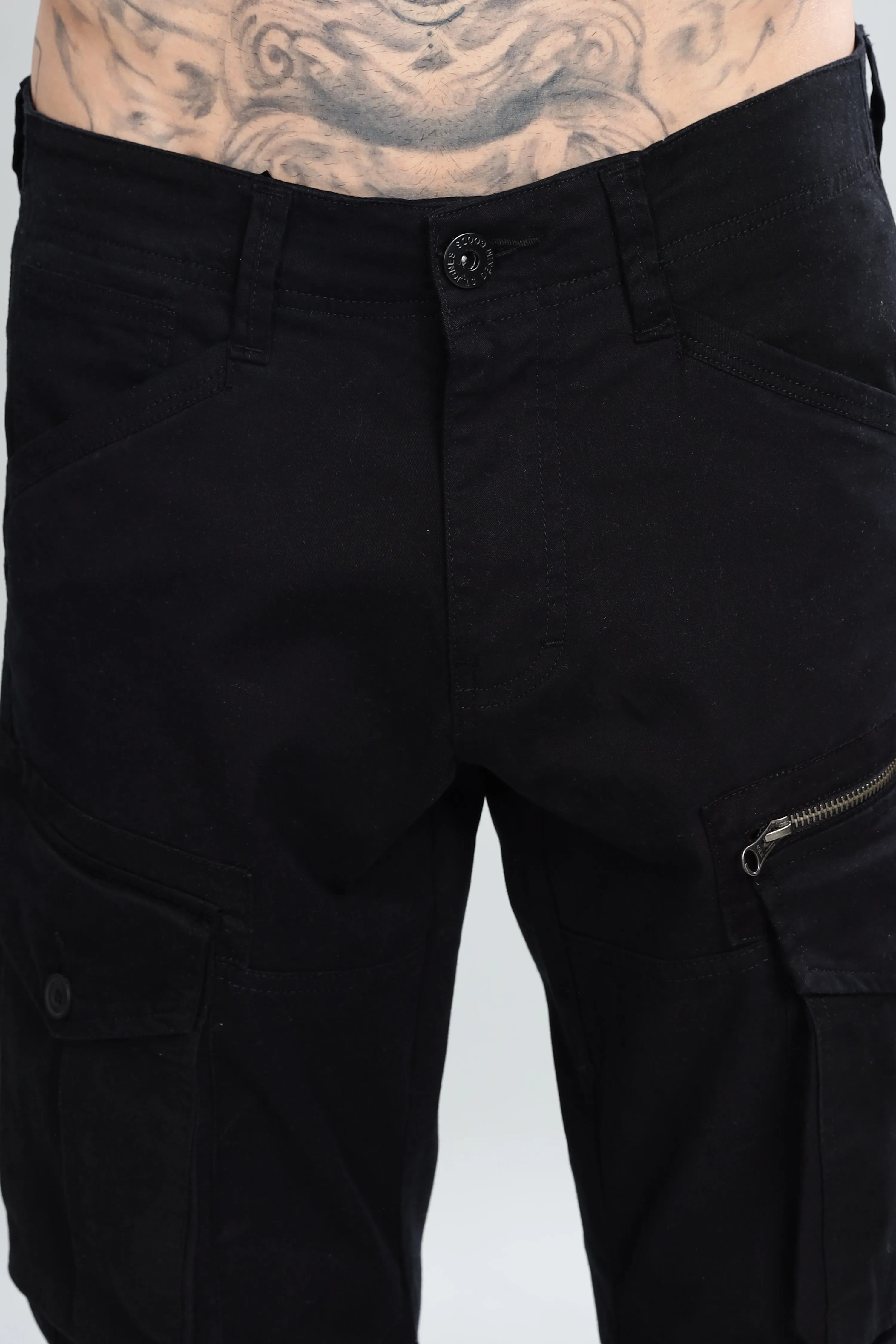 BLACK CARGO PANTS.