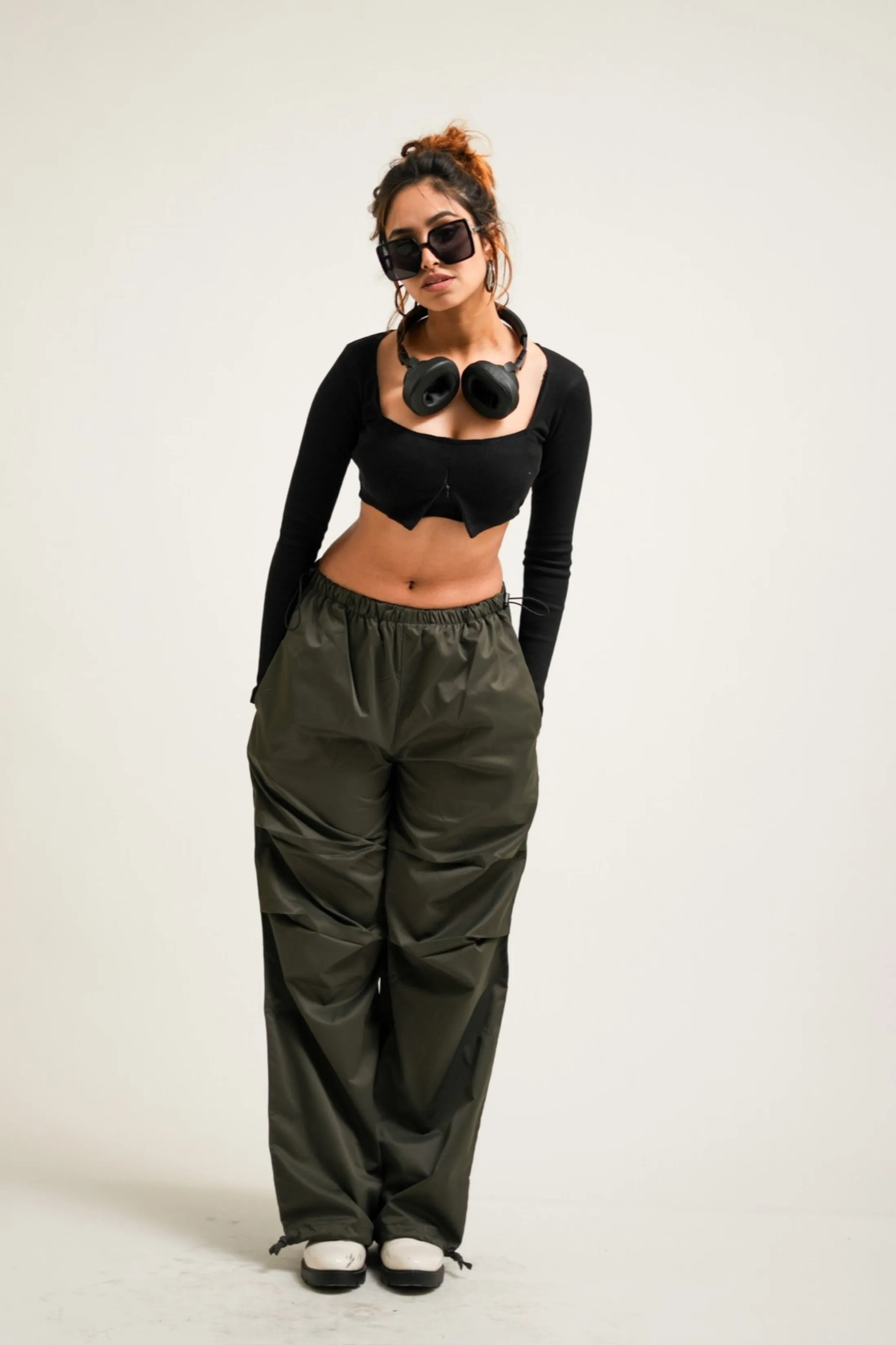 Burger Parachute Pants (Dark Olive Grey) For Women