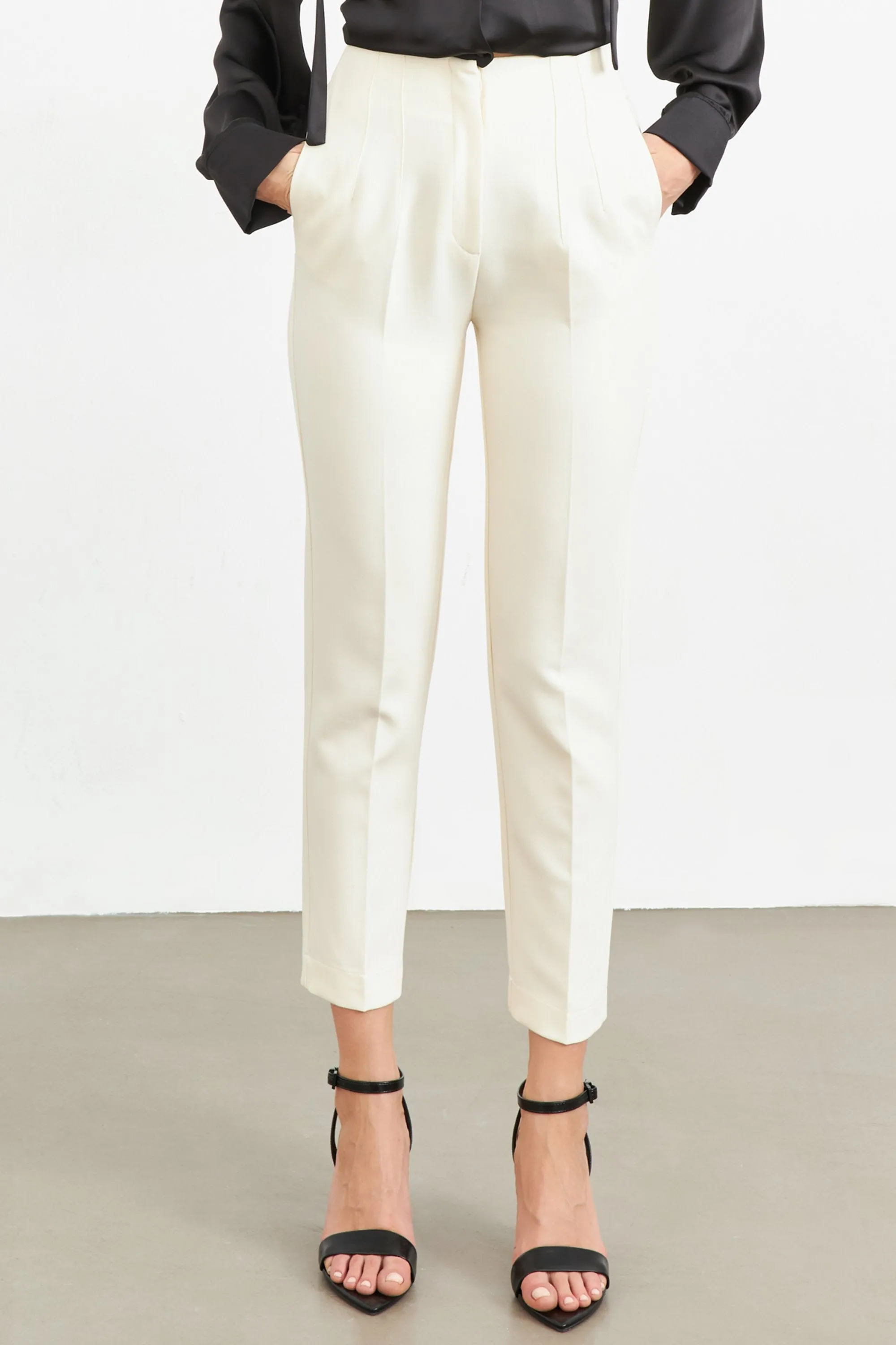 Setre Sleek Fit Pants With Pocket Detail Ecru