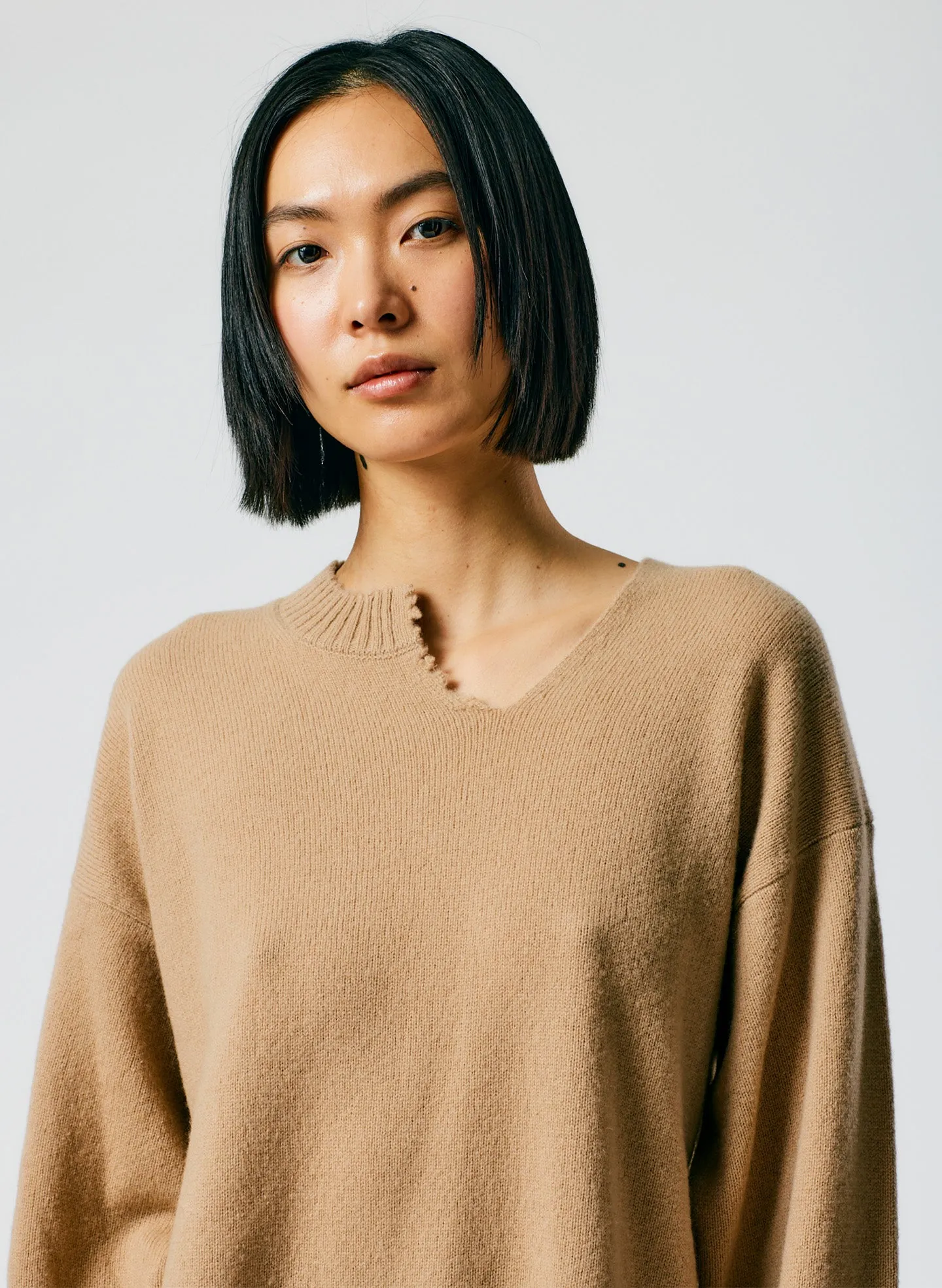 Soft Lambswool Cutout Neckband Pullover