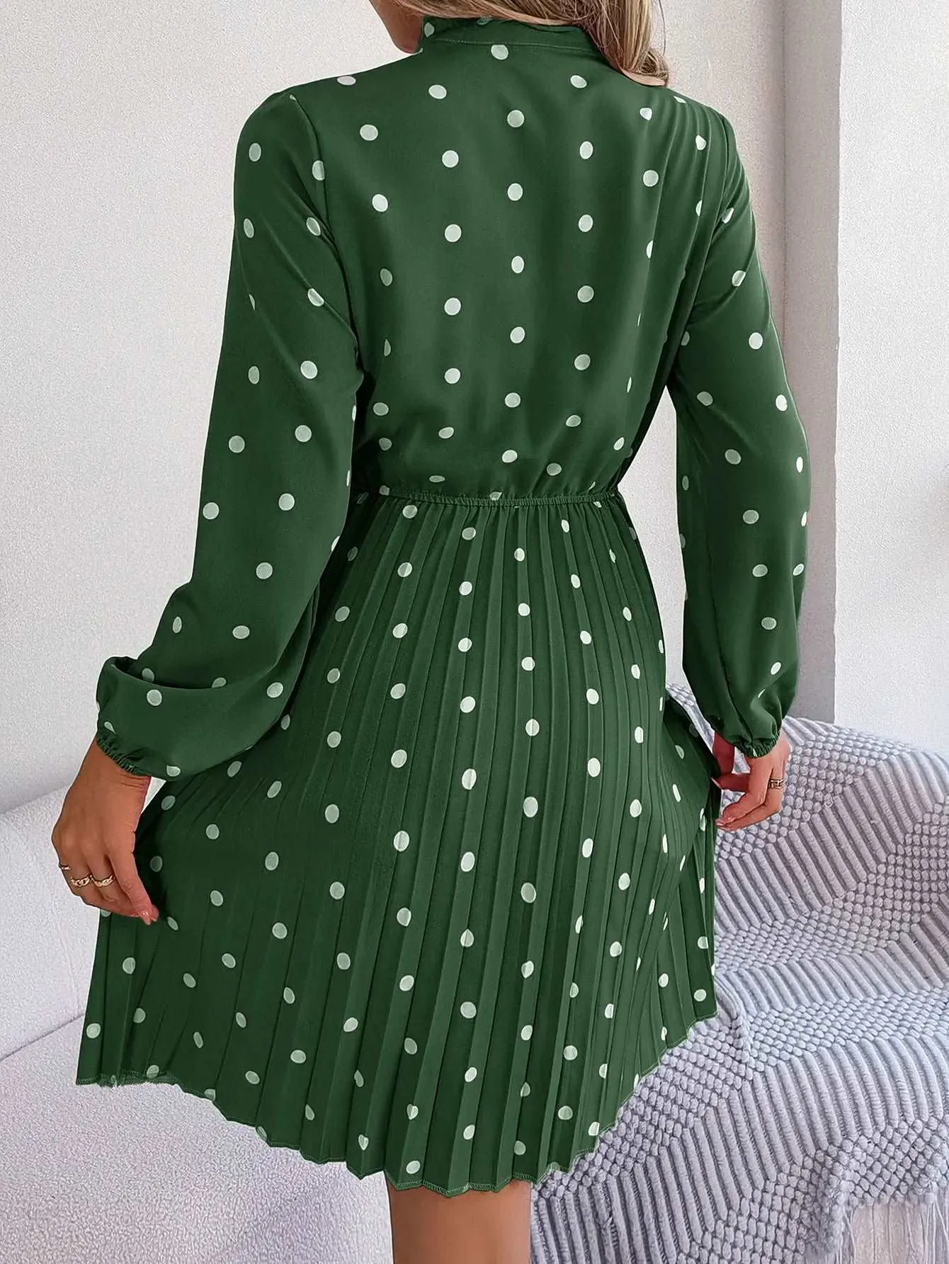 Women's Polka-dot Neck Bow Waist-controlled Long Sleeved Pleated Dress